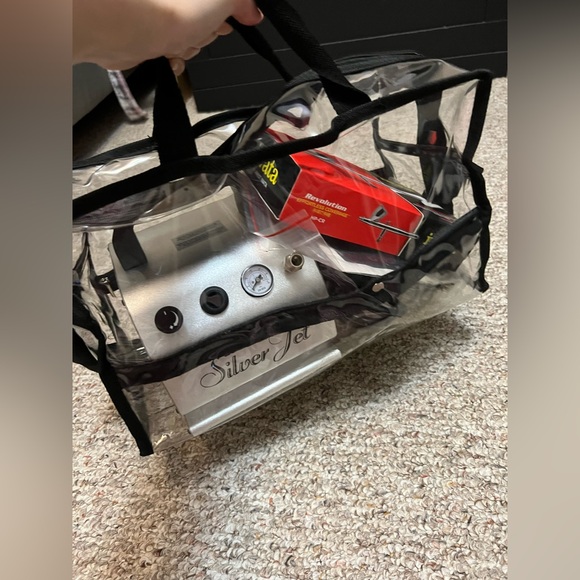 Iwata Silver Jet Airbrush Compressor - Picture 16 of 16